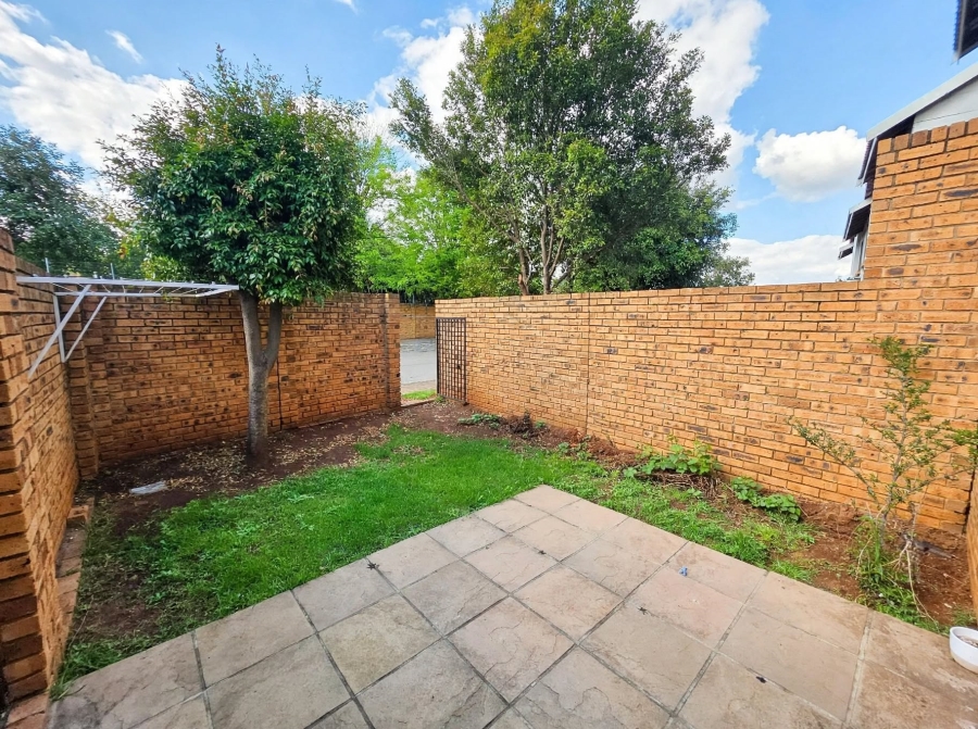 2 Bedroom Property for Sale in Blue Hills AH Gauteng