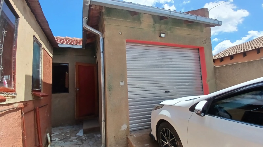 1 Bedroom Property for Sale in Mohlakeng Gauteng