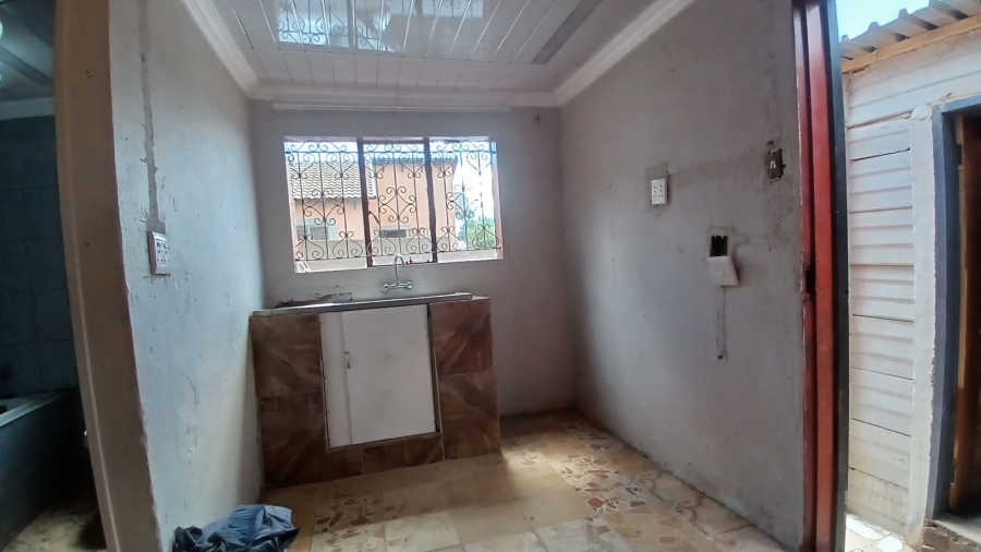 1 Bedroom Property for Sale in Mohlakeng Gauteng