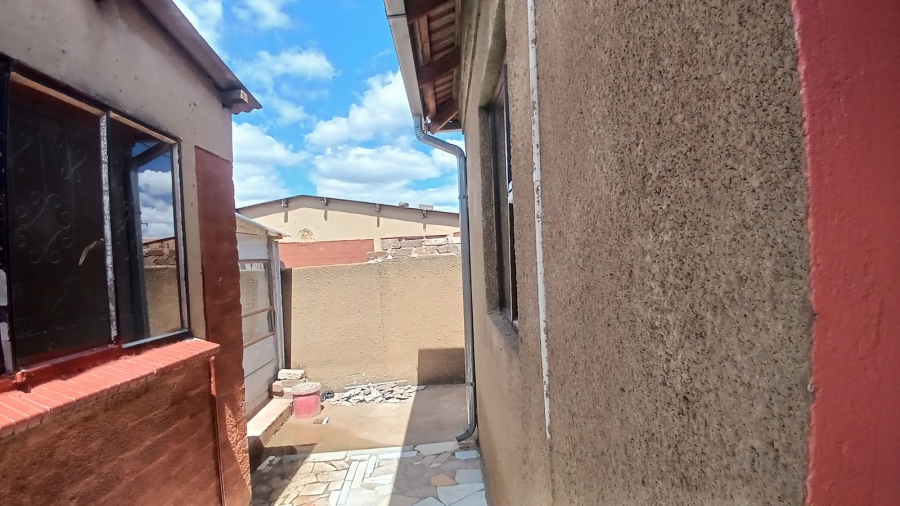 1 Bedroom Property for Sale in Mohlakeng Gauteng
