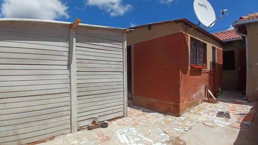 1 Bedroom Property for Sale in Mohlakeng Gauteng