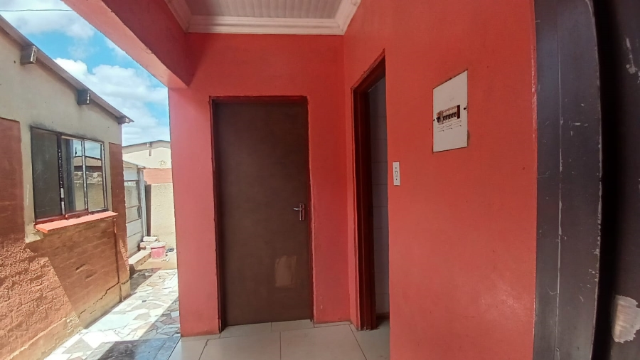 1 Bedroom Property for Sale in Mohlakeng Gauteng