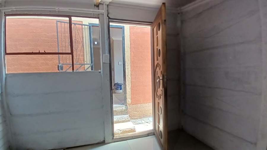 1 Bedroom Property for Sale in Mohlakeng Gauteng