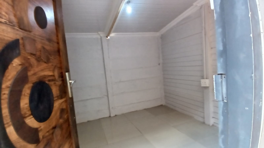 1 Bedroom Property for Sale in Mohlakeng Gauteng