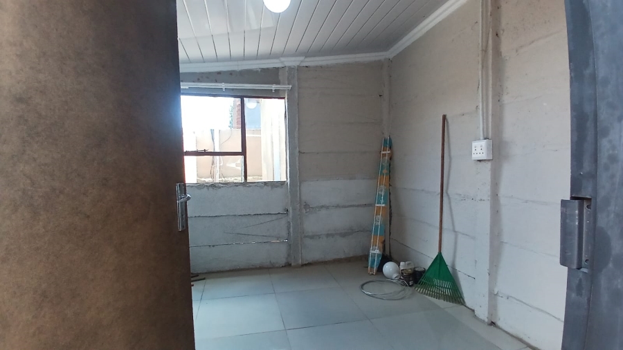 1 Bedroom Property for Sale in Mohlakeng Gauteng
