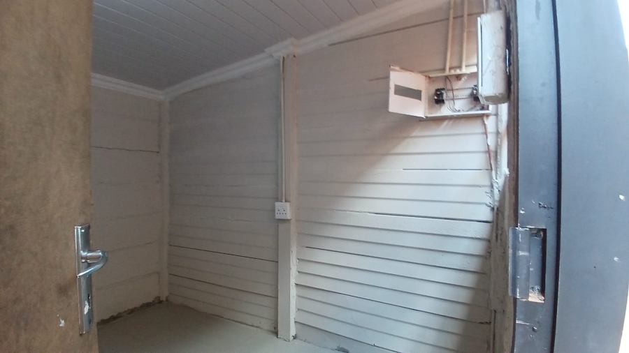 1 Bedroom Property for Sale in Mohlakeng Gauteng