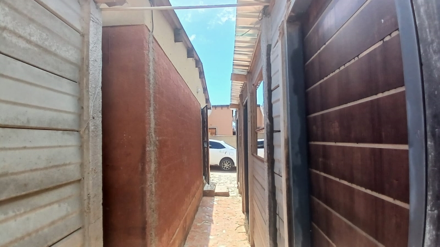 1 Bedroom Property for Sale in Mohlakeng Gauteng