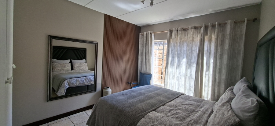 2 Bedroom Property for Sale in Kenmare Gauteng