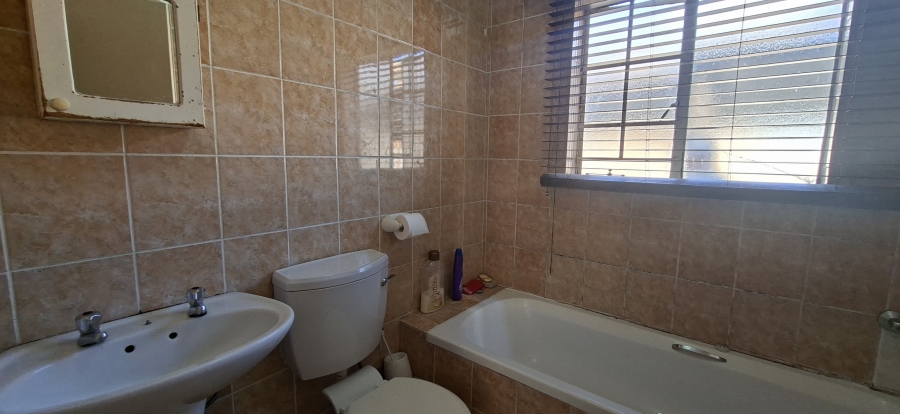 2 Bedroom Property for Sale in Kenmare Gauteng