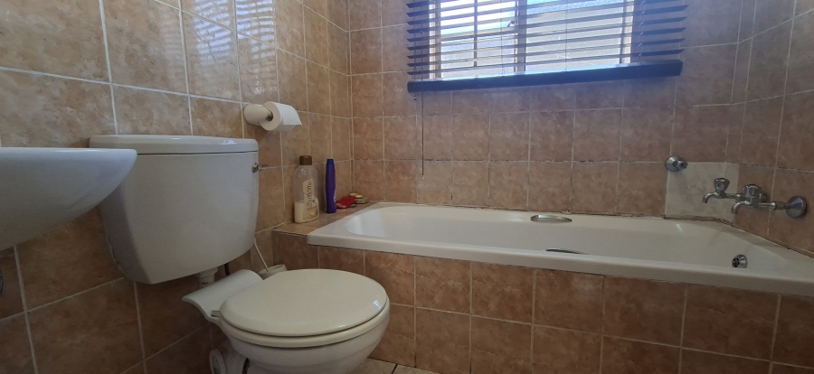 2 Bedroom Property for Sale in Kenmare Gauteng