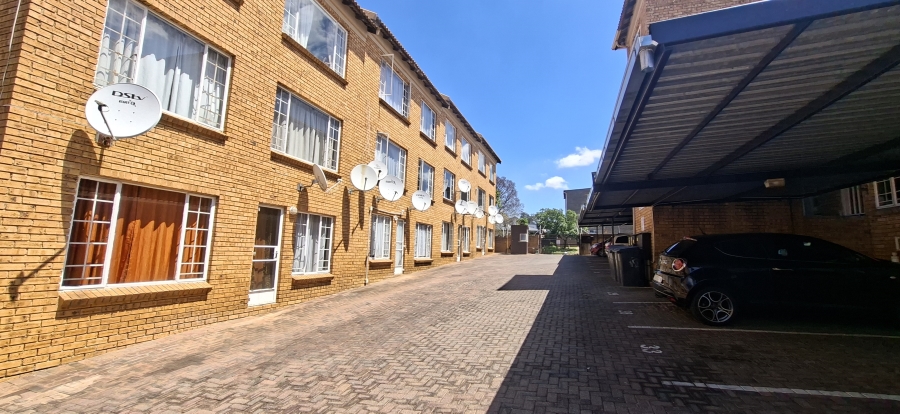 2 Bedroom Property for Sale in Kenmare Gauteng