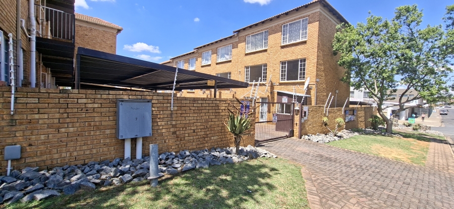 2 Bedroom Property for Sale in Kenmare Gauteng