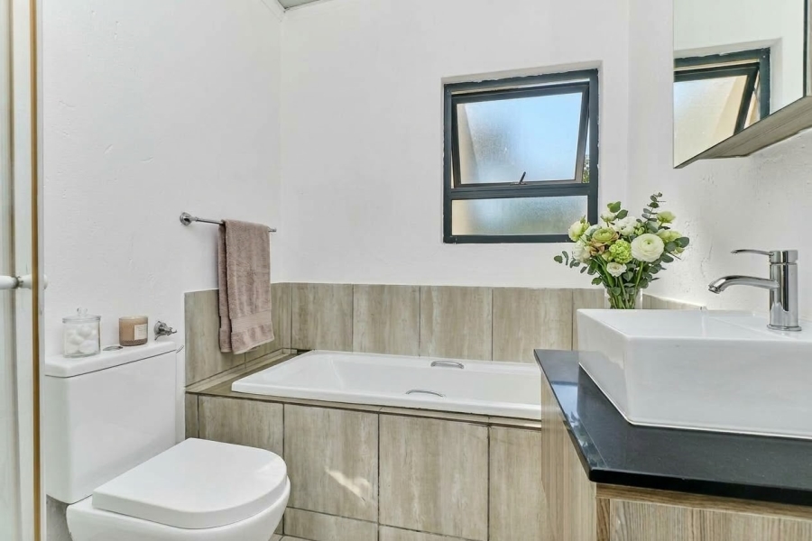 2 Bedroom Property for Sale in Beverley Gauteng