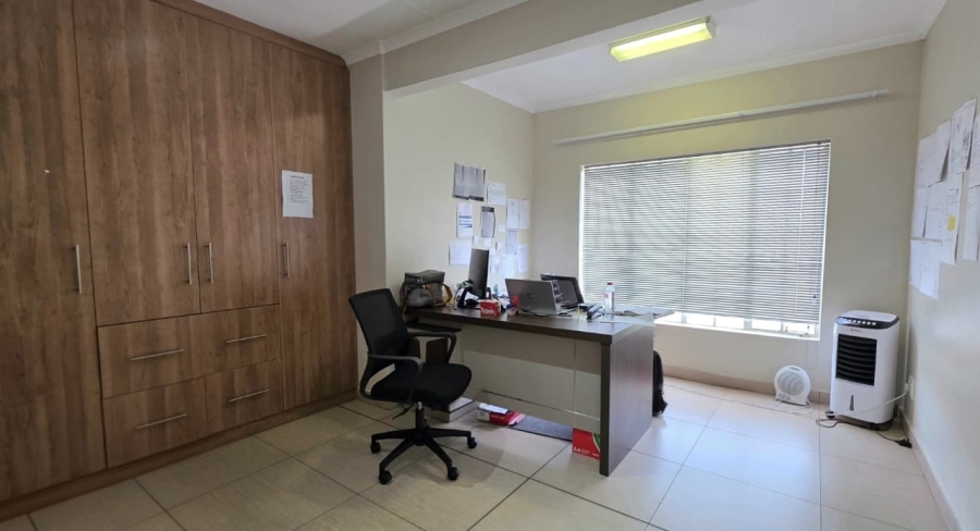To Let Commercial Property for Rent in Wierda Park Gauteng