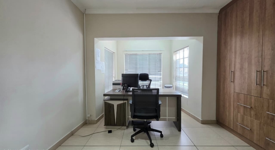 To Let Commercial Property for Rent in Wierda Park Gauteng