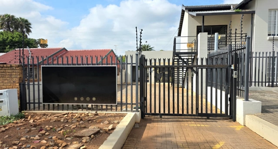 To Let Commercial Property for Rent in Wierda Park Gauteng