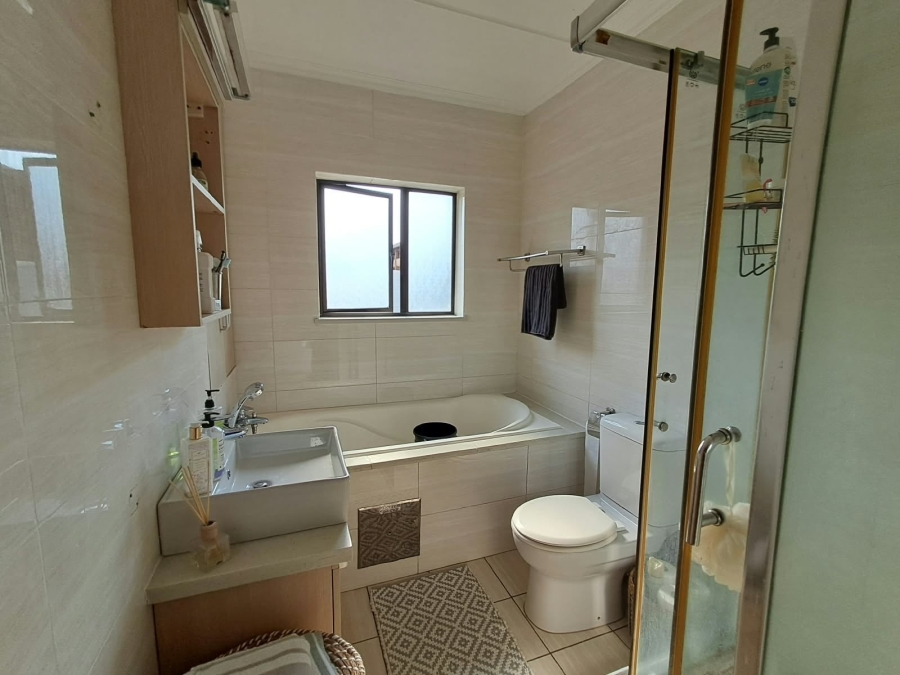 2 Bedroom Property for Sale in Halfway Gardens Gauteng
