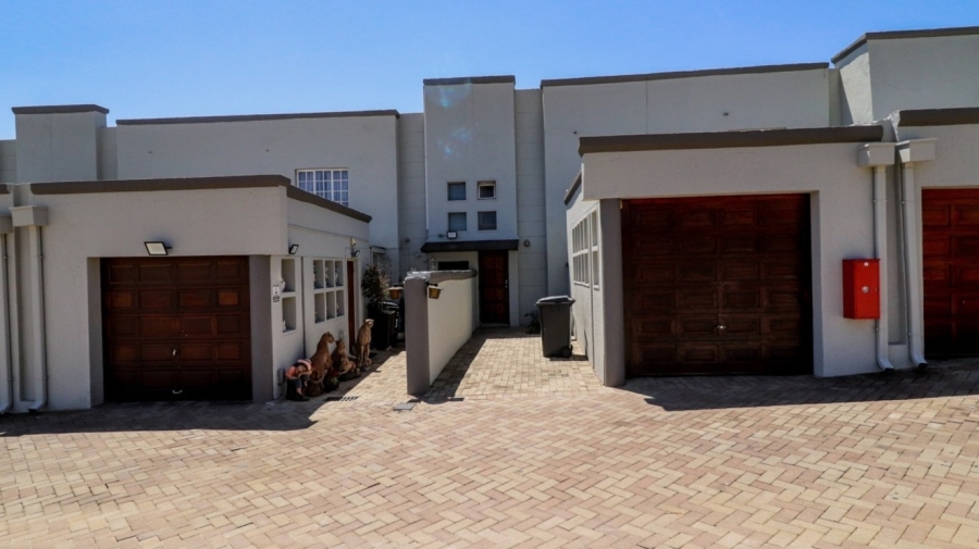 2 Bedroom Property for Sale in Oakdene Gauteng