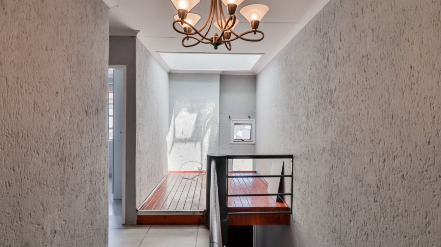 2 Bedroom Property for Sale in Oakdene Gauteng
