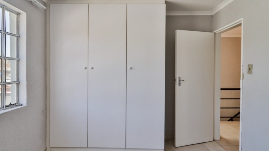 2 Bedroom Property for Sale in Oakdene Gauteng