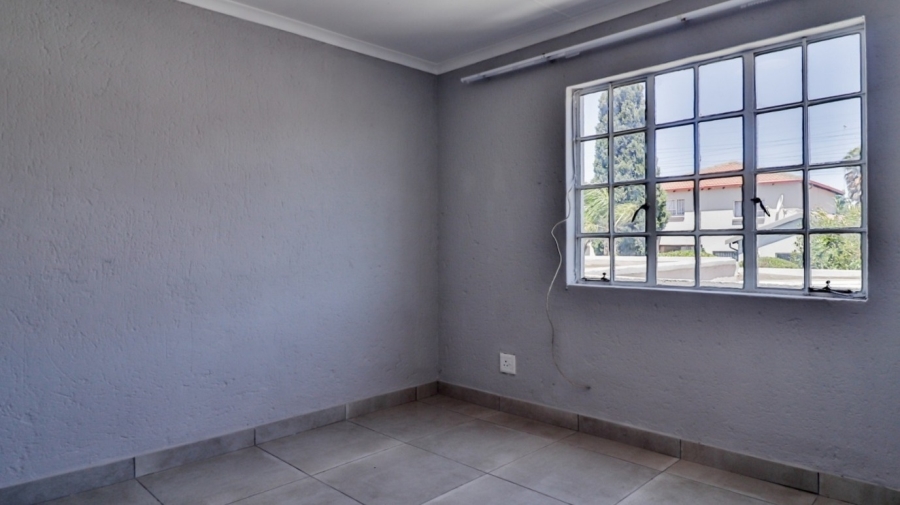 2 Bedroom Property for Sale in Oakdene Gauteng