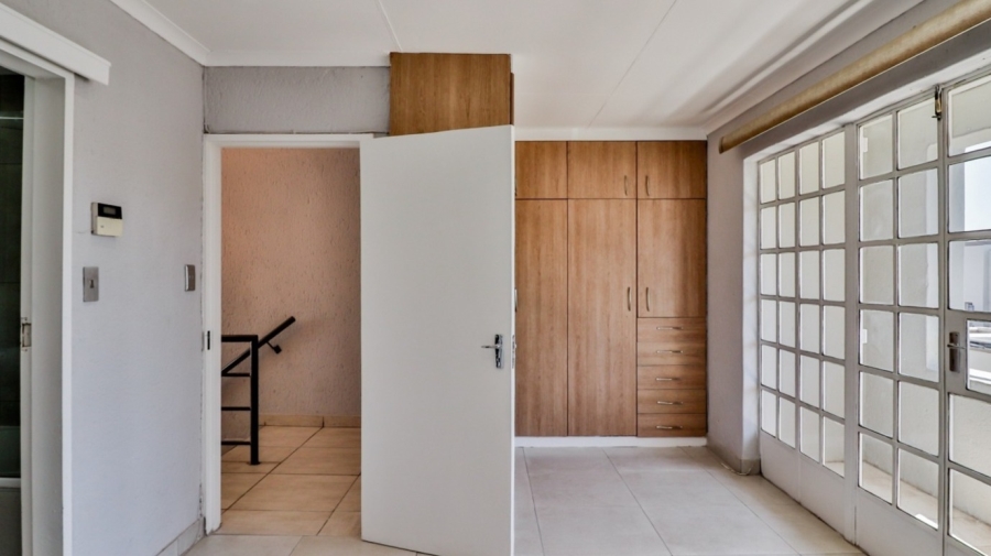 2 Bedroom Property for Sale in Oakdene Gauteng