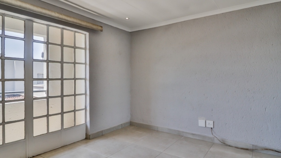 2 Bedroom Property for Sale in Oakdene Gauteng