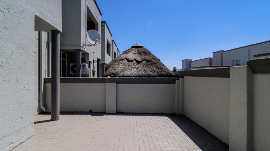 2 Bedroom Property for Sale in Oakdene Gauteng