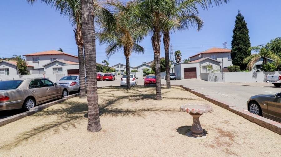 2 Bedroom Property for Sale in Oakdene Gauteng