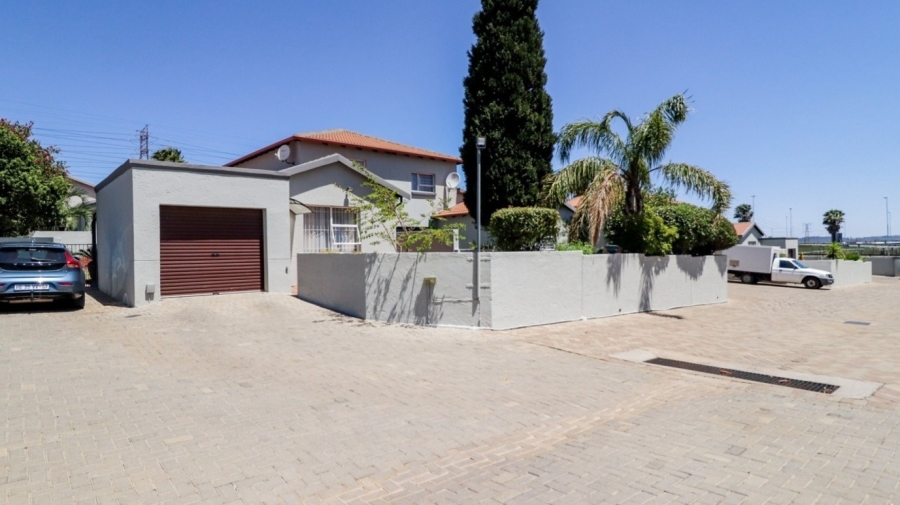 2 Bedroom Property for Sale in Oakdene Gauteng