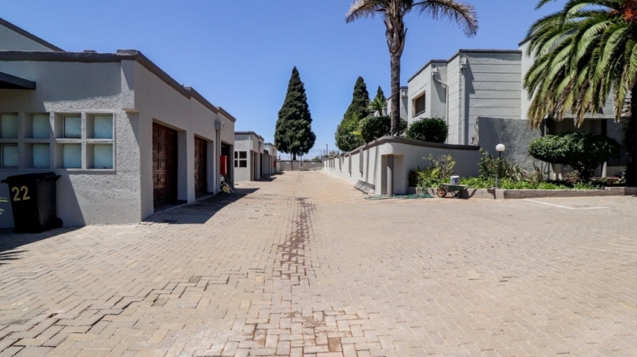 2 Bedroom Property for Sale in Oakdene Gauteng