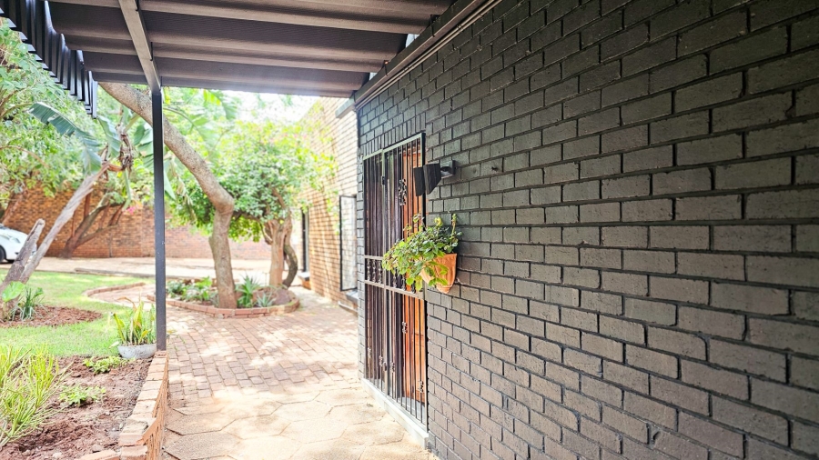 4 Bedroom Property for Sale in Florauna Gauteng