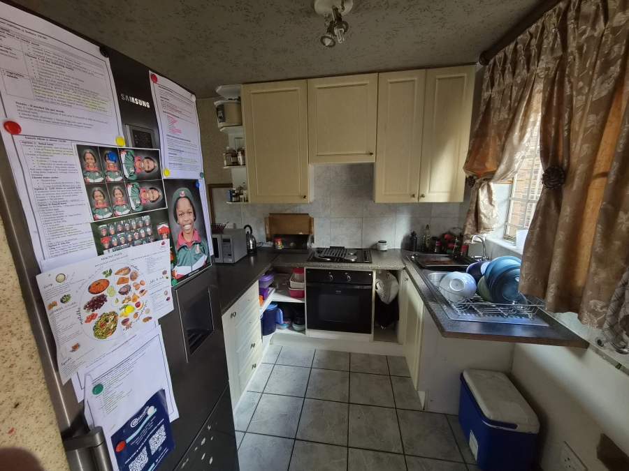 2 Bedroom Property for Sale in Die Hoewes Gauteng