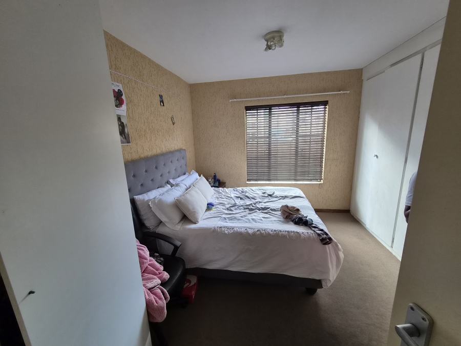 2 Bedroom Property for Sale in Die Hoewes Gauteng