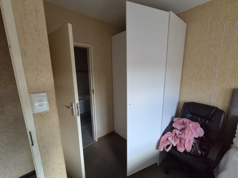 2 Bedroom Property for Sale in Die Hoewes Gauteng