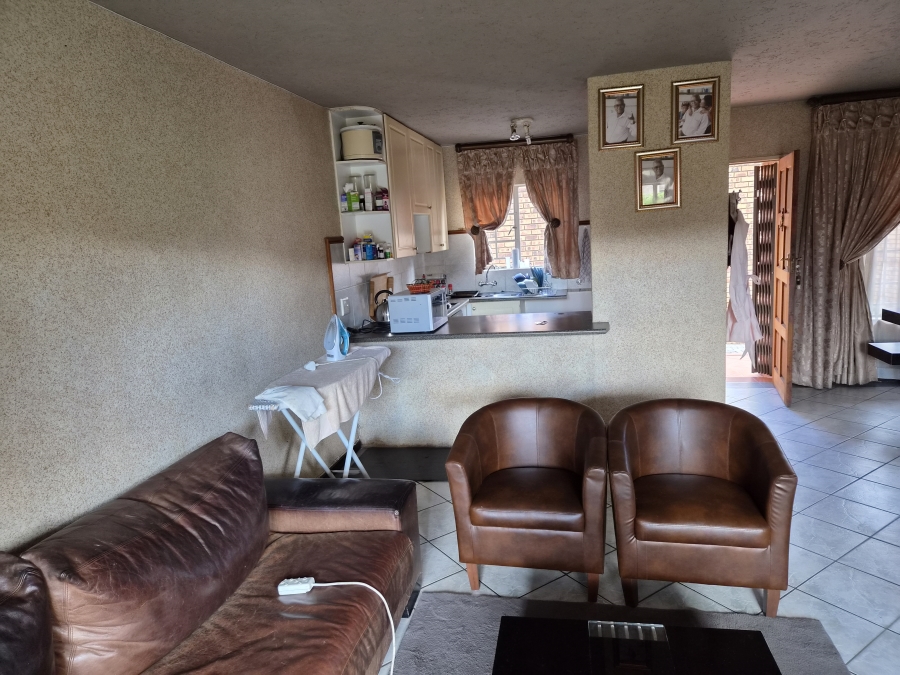 2 Bedroom Property for Sale in Die Hoewes Gauteng