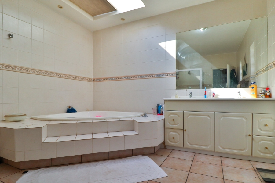 6 Bedroom Property for Sale in Montana Gauteng