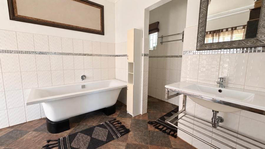 4 Bedroom Property for Sale in Elardus Park Gauteng