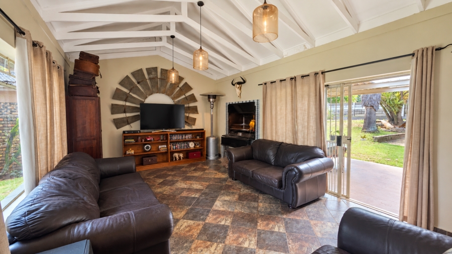 4 Bedroom Property for Sale in Elardus Park Gauteng