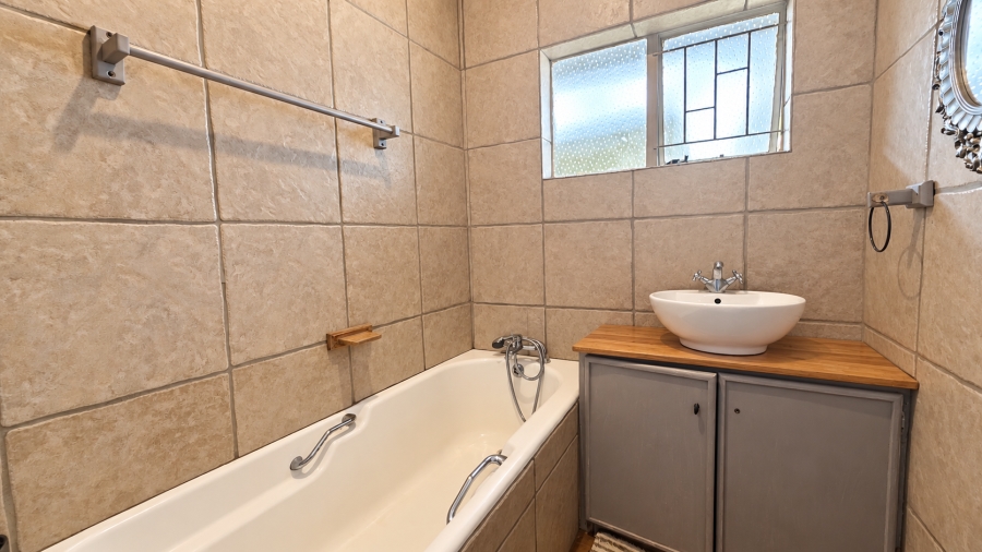 4 Bedroom Property for Sale in Elardus Park Gauteng