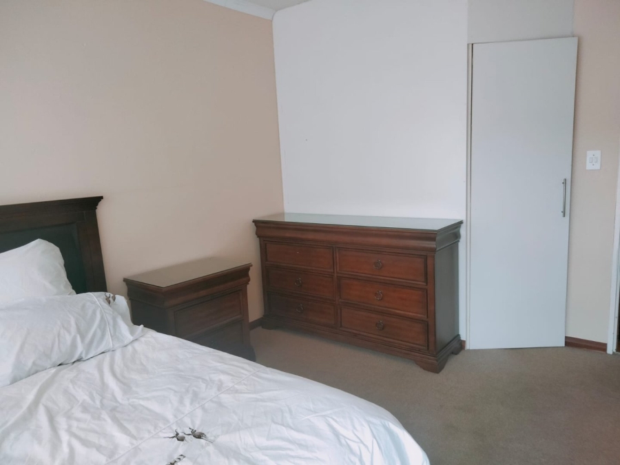 To Let 2 Bedroom Property for Rent in Helderkruin View Gauteng