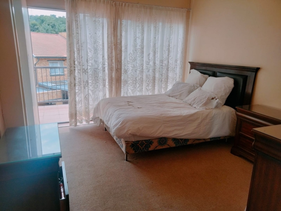 To Let 2 Bedroom Property for Rent in Helderkruin View Gauteng
