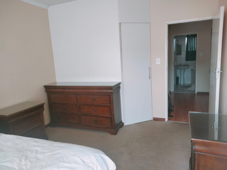 To Let 2 Bedroom Property for Rent in Helderkruin View Gauteng