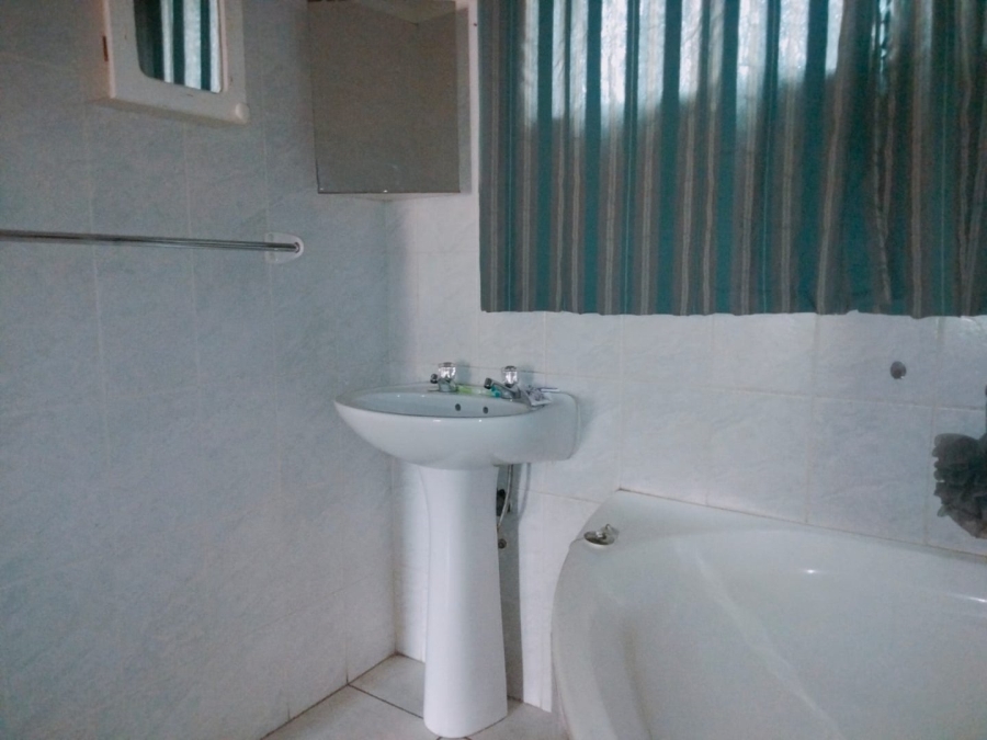 To Let 2 Bedroom Property for Rent in Helderkruin View Gauteng