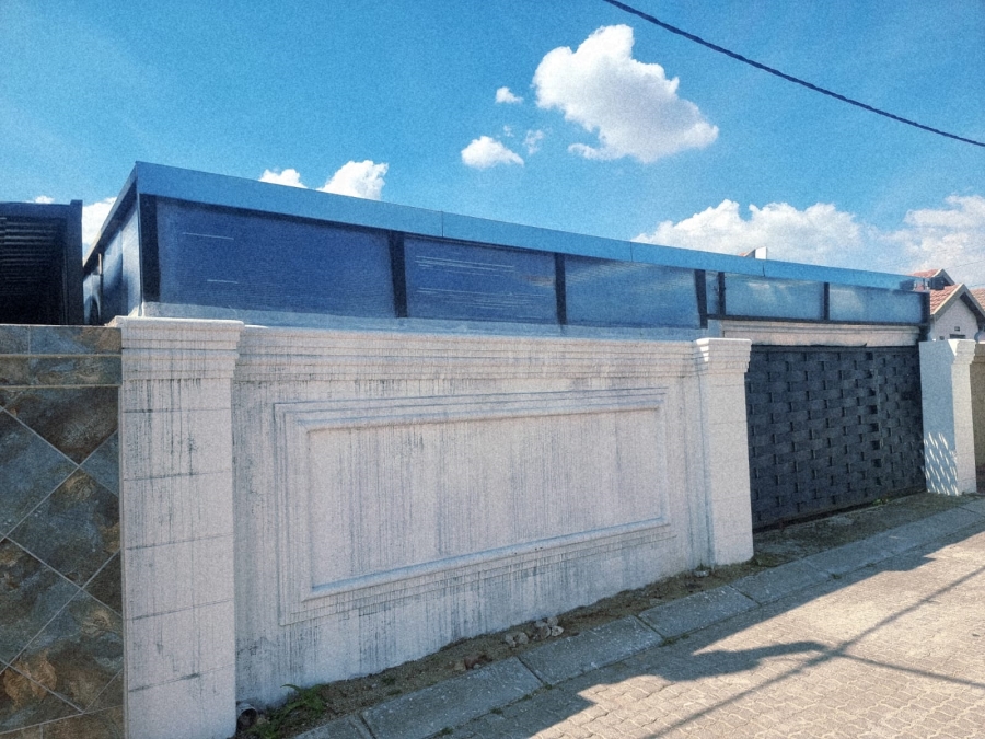 2 Bedroom Property for Sale in Fleurhof Gauteng
