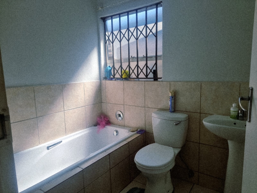 2 Bedroom Property for Sale in Fleurhof Gauteng