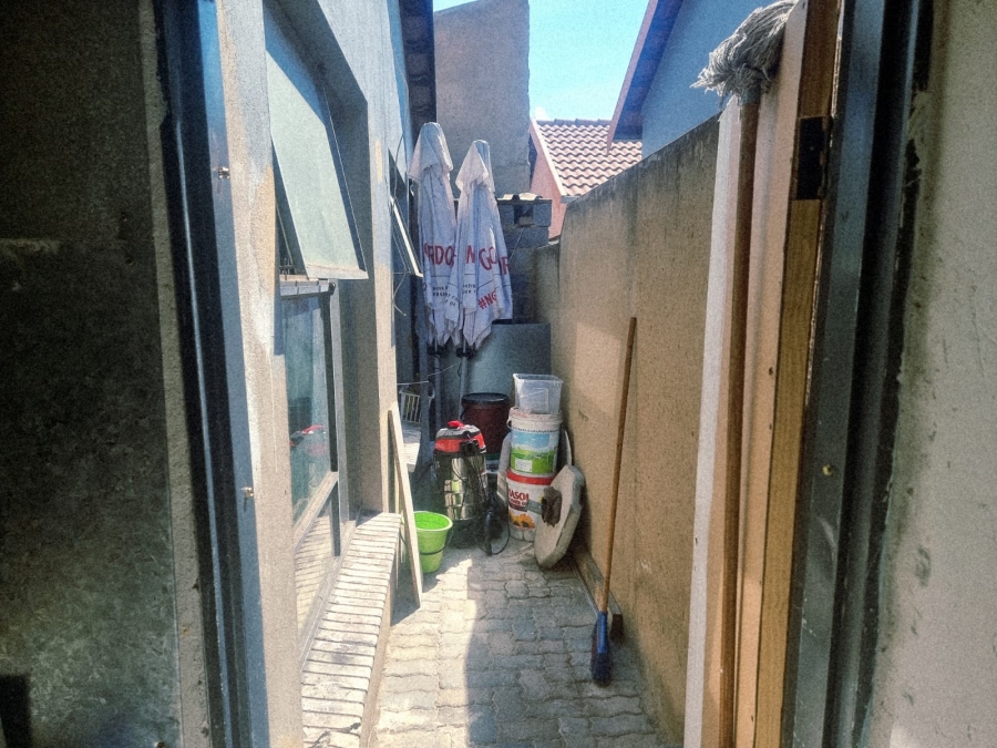 2 Bedroom Property for Sale in Fleurhof Gauteng