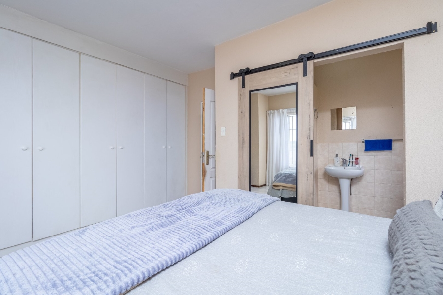 2 Bedroom Property for Sale in Willowbrook Gauteng