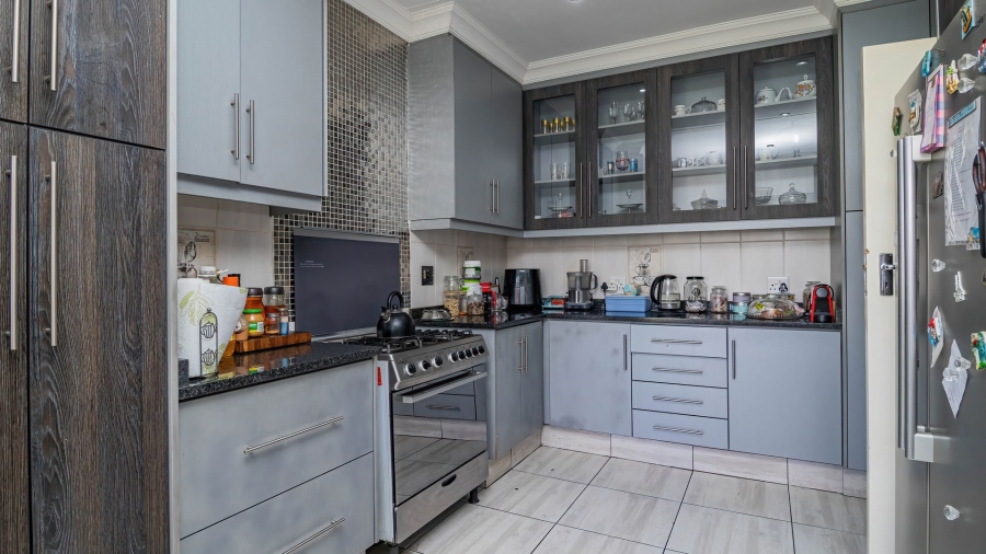 4 Bedroom Property for Sale in Glen Marais Gauteng