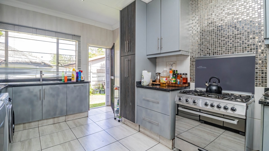 4 Bedroom Property for Sale in Glen Marais Gauteng